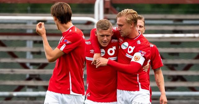 代足球裁判 代足球裁判